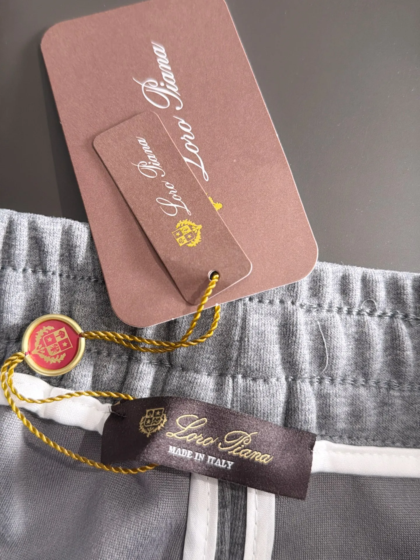Next day shipment LP high quality Loro Piana 26ss autumn and winter new high-quality trousers Compare real-life details at will A perfect choice for autumn and winter. A must-have item. Sizes: M to 3XL (please state your height and weight when placing an order)